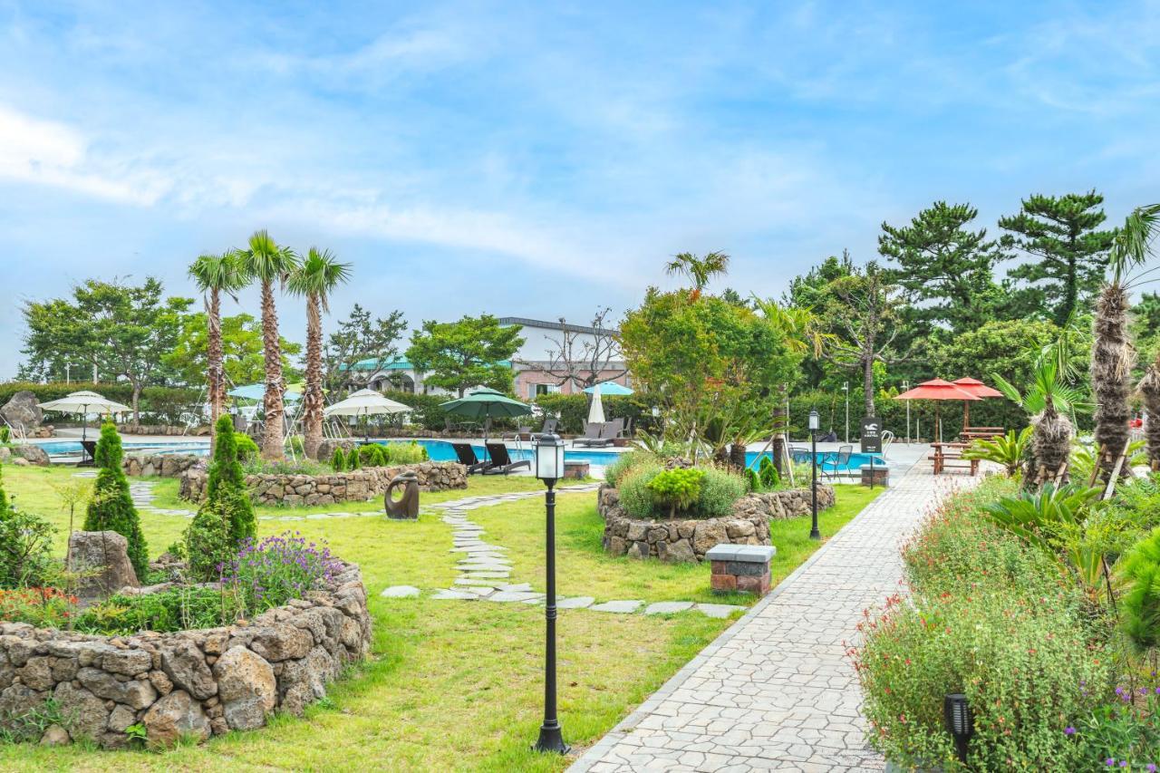 Hallim Resort Jeju Bagian luar foto